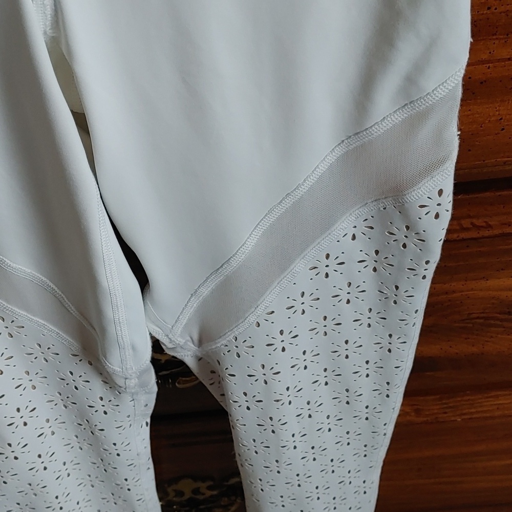 🌻Women's White Chill Play Floral Cut-out Aerie Leggings size small - Picture 4 of 9